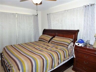 Large 2nd bedroom! Flat and modern ceilings, new p
