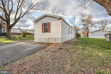 21 Walnut Ln, Carlisle, PA 17015 - photo 3