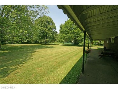 Huge covered back patio for outdoor enjoyment. Pro