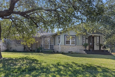 1506 E Washington Ave, Navasota, TX 77868 - photo 2