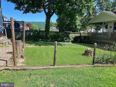 301 Catherine St, Ashland, PA 17921 - photo 4