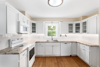 16 Mirror St, Manchester, NH 03104 - photo 4