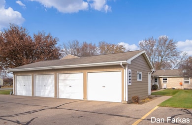 5143 Southglow Ct SE unit 169, Grand Rapids, MI 49508 - photo 3