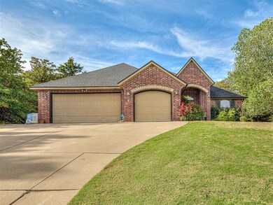 View of front of property featuring a front lawn a