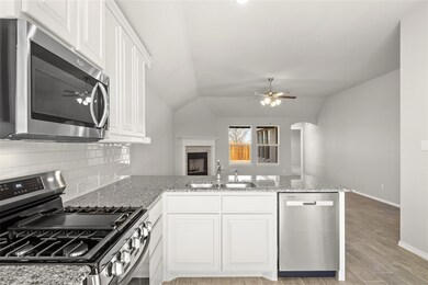 4628 Pentridge Dr, Crowley, TX 76036 - photo 2