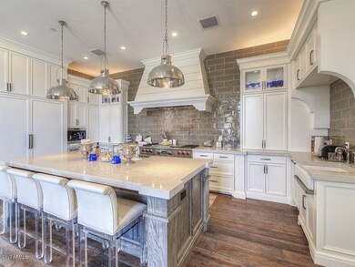 003_Breakfast Bar ~ Kitchen