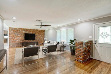 1745 Longacre Dr, Houston, TX 77055 - photo 3