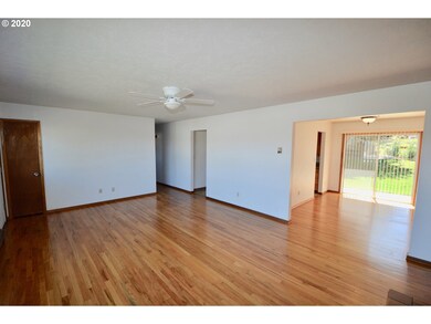 2118 E 13th St, the Dalles, OR 97058 - photo 6