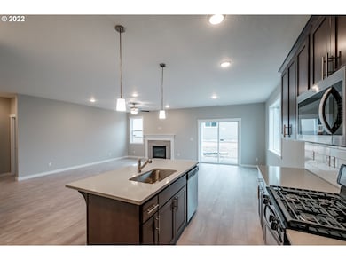 588 NE Evergreen Ave, Dallas, OR 97338 - photo 3