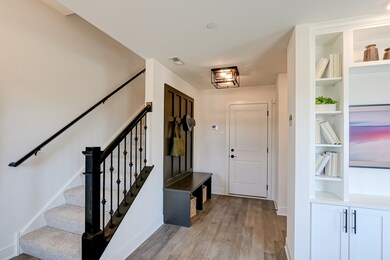 1069 Phinney Ln, Des Plaines, IL 60018 - photo 3