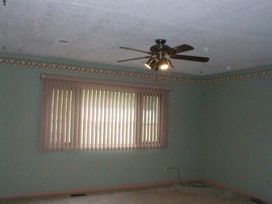 Living room or living/dining room combination