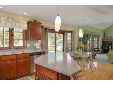 Kitchen Beautifully updated Kitchen w/ ss applianc
