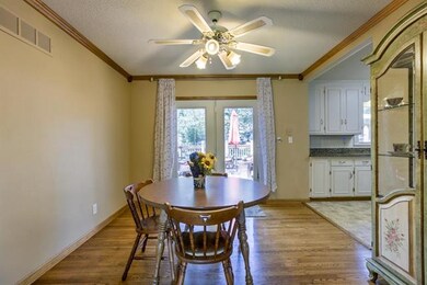 6720 Larsen Ln, Shawnee, KS 66203 - photo 7