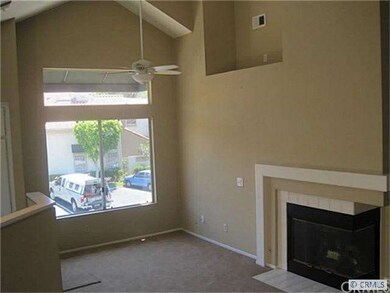 Living Room w/Dinning area off of Kitchen.