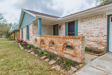 2708 Westfield St, Alvin, TX 77511 - photo 2