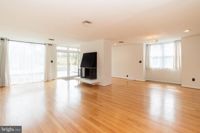 102 Greenmeadow Dr, Lutherville Timonium, MD 21093 - photo 3