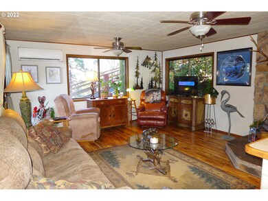 Living Room/Entrance