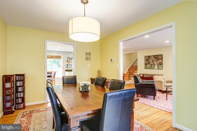 8809 Honeybee Ln, Bethesda, MD 20817 - photo 6