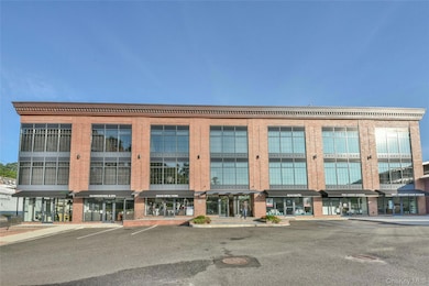 21 Lumber Rd unit 3B, Roslyn, NY 11576 - photo 2