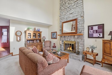 6364 Oakcreek Dr, Cincinnati, OH 45247 - photo 3