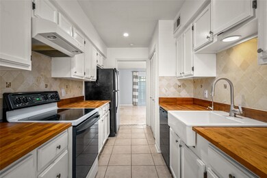 10230 Briar Forest Dr unit 22, Houston, TX 77042 - photo 3