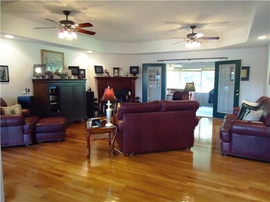 The great room features double ceiling fans, tray ceiling, recessed lighting and hardwood floors. This spacious room accomodates two full size sofas and two oversized lounge chairs.