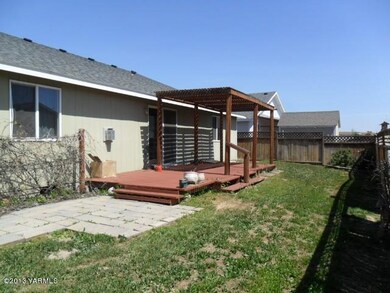 210 St Helens Ave, Moxee, WA 98936 - photo 3