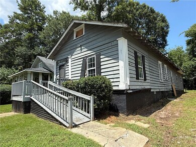 View of side of property featuring a yard