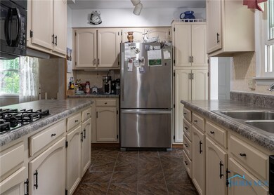 1204 Heather Dr, Findlay, OH 45840 - photo 5