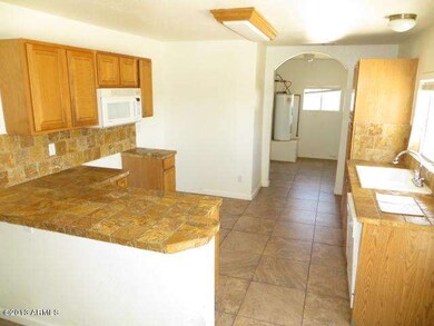 023-325933-Kitchen