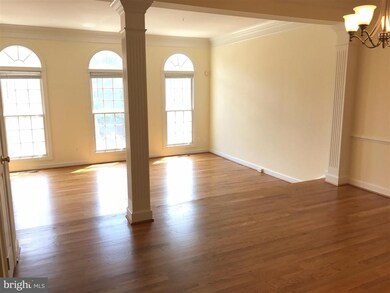 8022 Kidwell Ct, Vienna, VA 22182 - photo 3