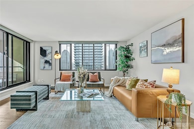 Royal Crest unit 2606, Seattle, WA 98121 - photo 2