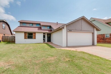 2112 NE 9th St, Moore, OK 73160 - photo 2