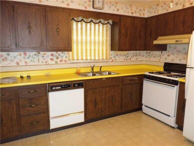 Kitchen. Eat in spacious kitchen