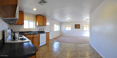 010_KITCHEN AREA