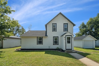 132 Green St, Center Point, IA 52213 - photo 2
