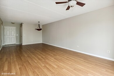 351 Town Place Cir unit 405, Buffalo Grove, IL 60089 - photo 3