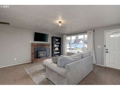 111 W 4th St, Newberg, OR 97132 - photo 5