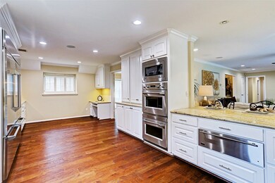 12111 Mossycup Dr, Houston, TX 77024 - photo 5