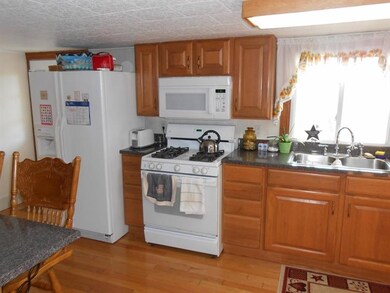 Appliances in great shape, microwave is new.