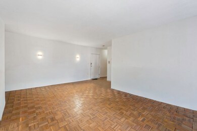 1333 W Touhy Ave unit 307, Park Ridge, IL 60068 - photo 3