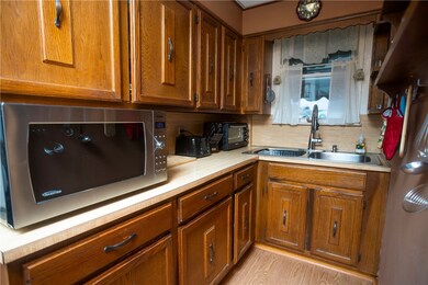 70 Appleton St, Cranston, RI 02910 - photo 5