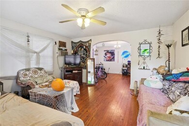2. Living Room (Unit 618)