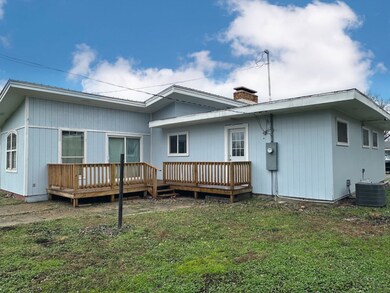 8346 Old Highway 50, Flora, IL 62839 - photo 4