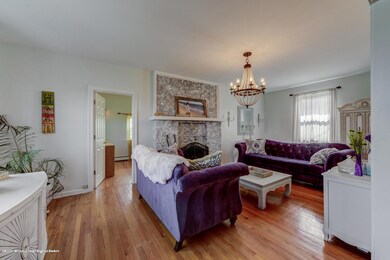 112 Beachway Ave Keansburg NJ-large-008-