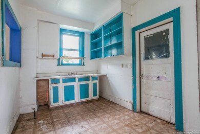 106 Gillespie St, San Antonio, TX 78212 - photo 5