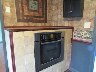 Kitchen has this great Bosch oven