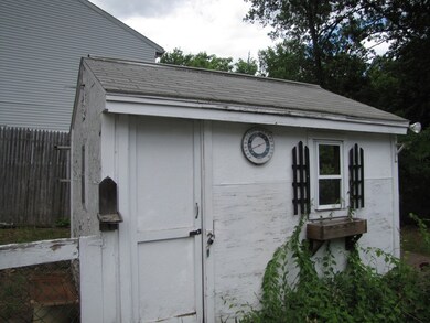 48 Ivanhoe St, Springfield, MA 01109 - photo 5