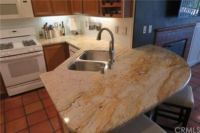 Gorgeous granite counter tops and touch on touch o