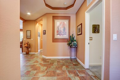 Foyer w/tray ceiling